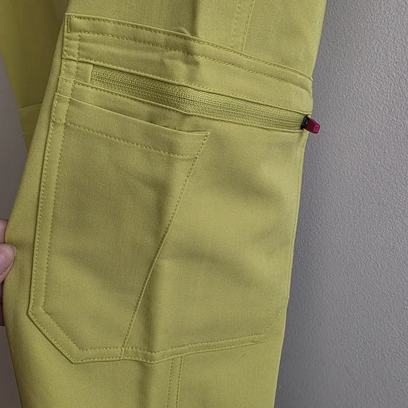 NWT FIGS Moss Green Scrub Set • Catarina Top • Petite High Waisted Yola Pants • - Picture 16 of 16